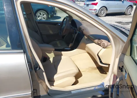 2004 Mercedes-Benz C 240 4Matic z USA, uszkodzony, nr VIN WDBRF81J54F456928